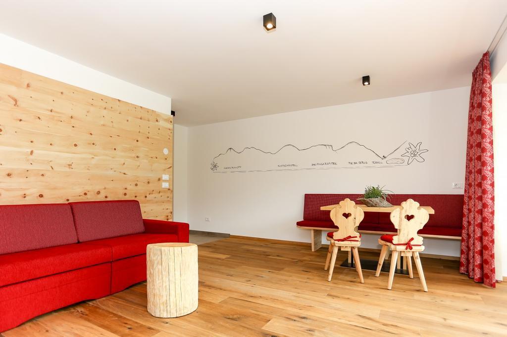 One-Bedroom Apartment,352802437:JPEG